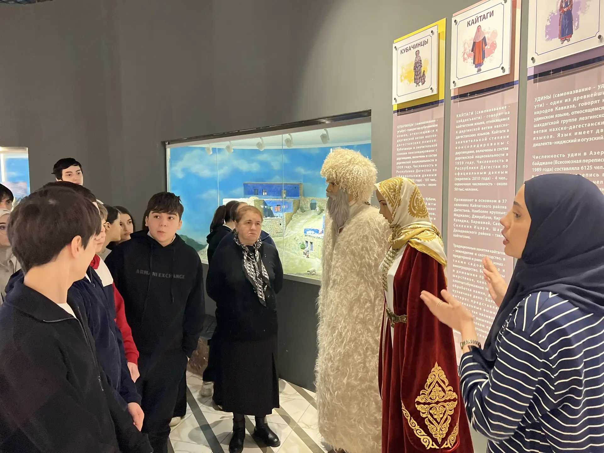 Более 100 школьников Махачкалы посетили исторический парк «Россия – моя история»